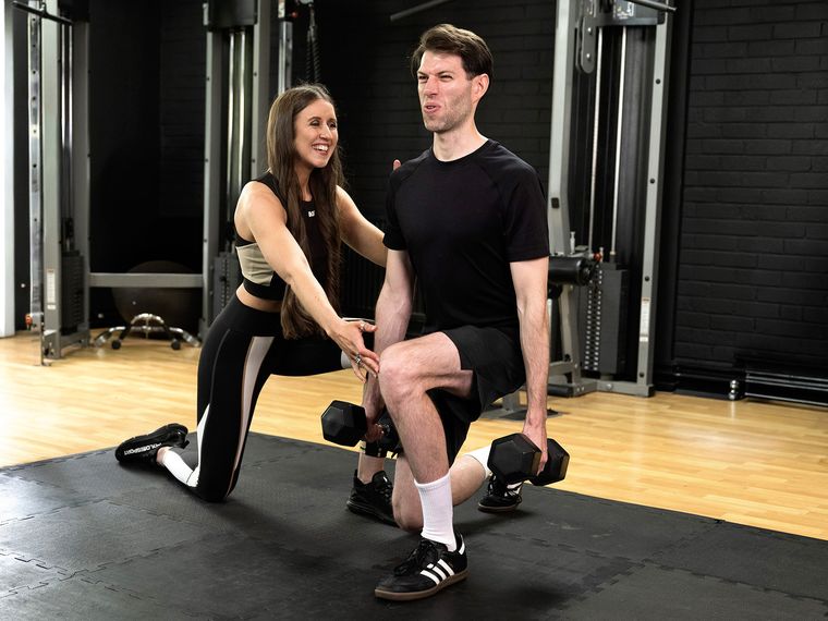 Elin Wyn coaching a client through a dumbbell split squat